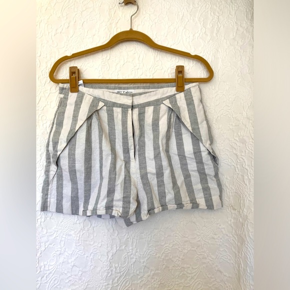 BCBGeneration Linen Blend Striped Shorts size 10 used - Picture 1 of 6